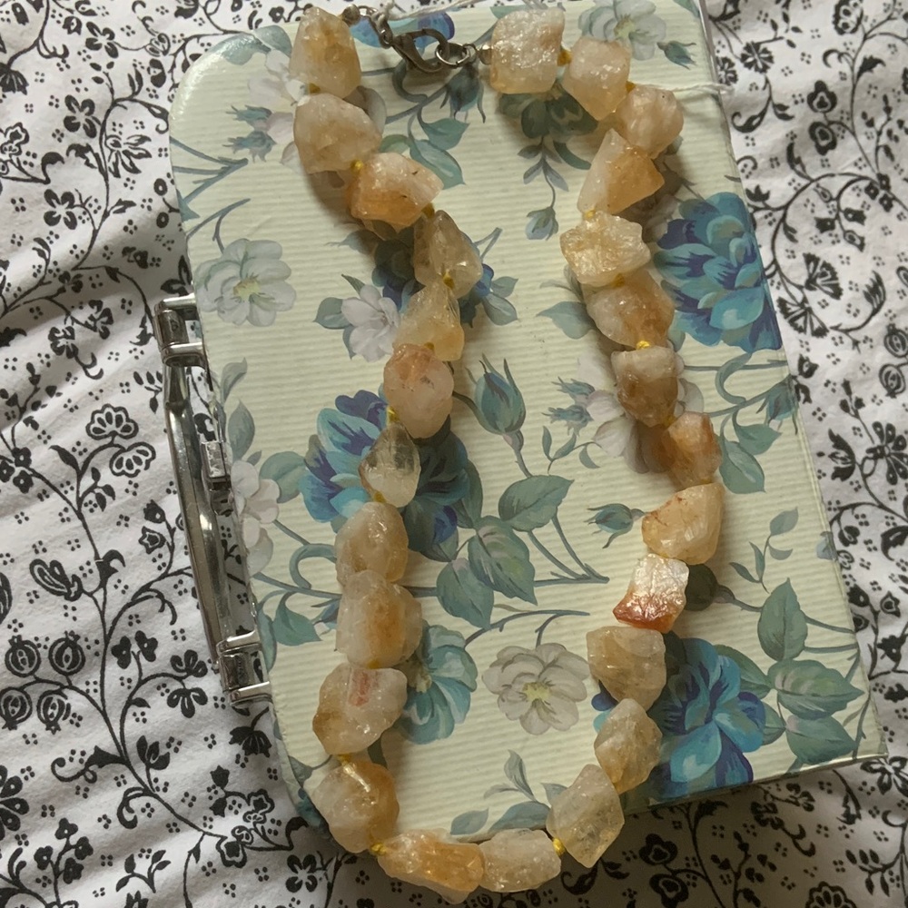 Elegant Gold-Toned Stone Necklace - Picture 3 of 6